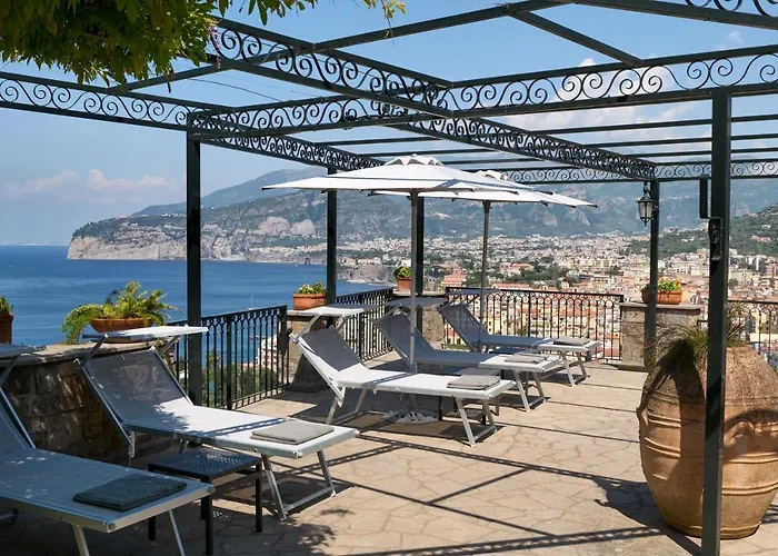 Grand Capodimonte Hotel 4*