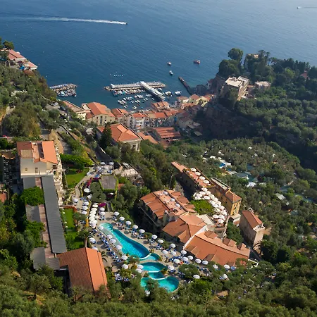 Grand Capodimonte 4* Сорренто