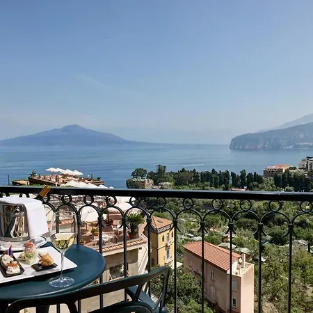 Grand Capodimonte Otel