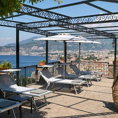 Grand Capodimonte Готель 4*