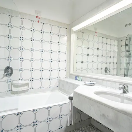 מלון Grand Capodimonte 4*