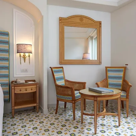 Grand Capodimonte Otel