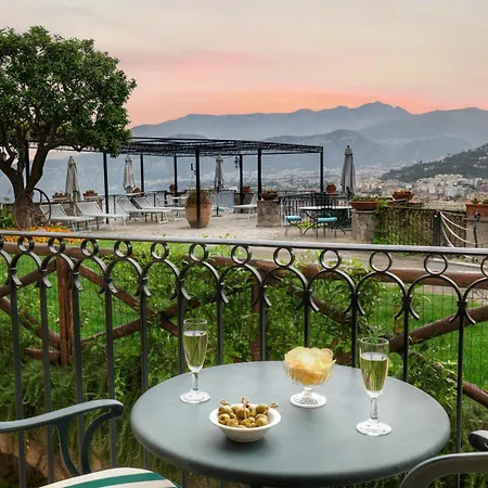 Grand Capodimonte Готель 4*