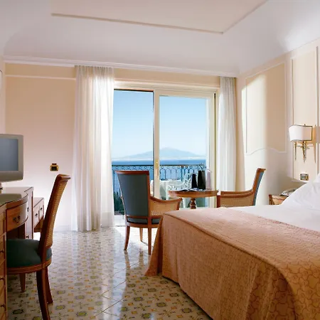 מלון Grand Capodimonte 4*