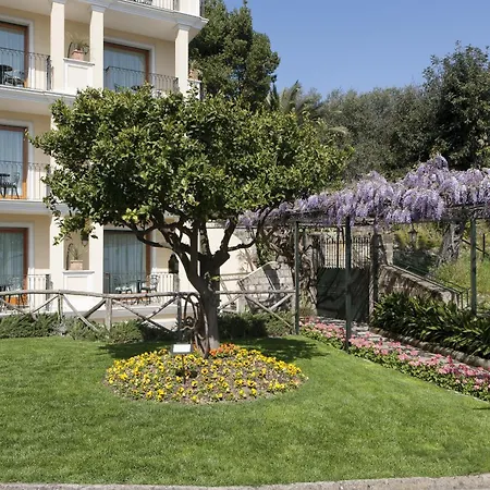 Grand Capodimonte Отель 4*