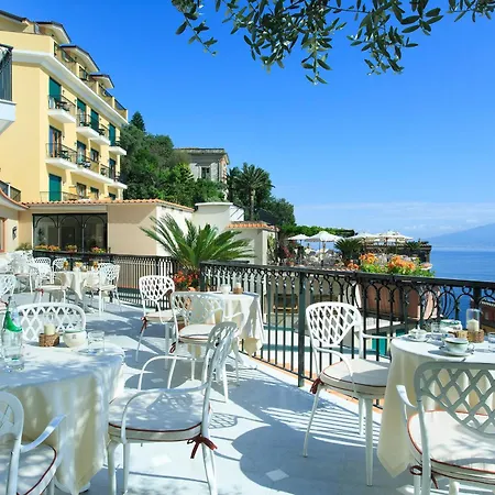 Grand Capodimonte מלון 4*