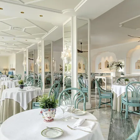 Grand Capodimonte Отель