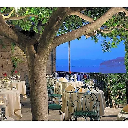 Grand Capodimonte Hotel 4*