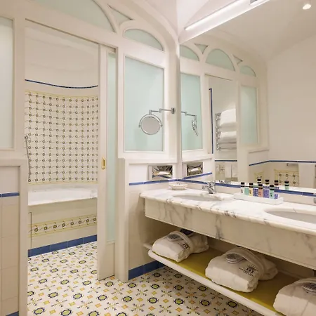 Grand Capodimonte Hotel