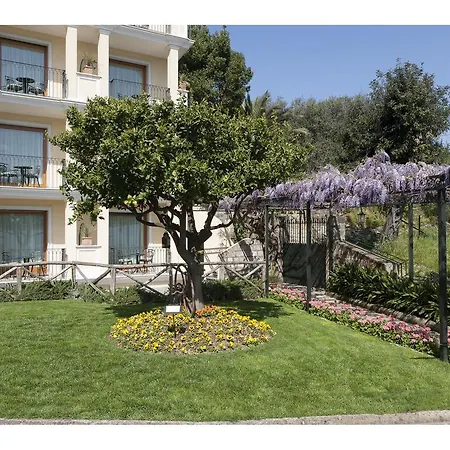 Grand Capodimonte 4* Сорренто